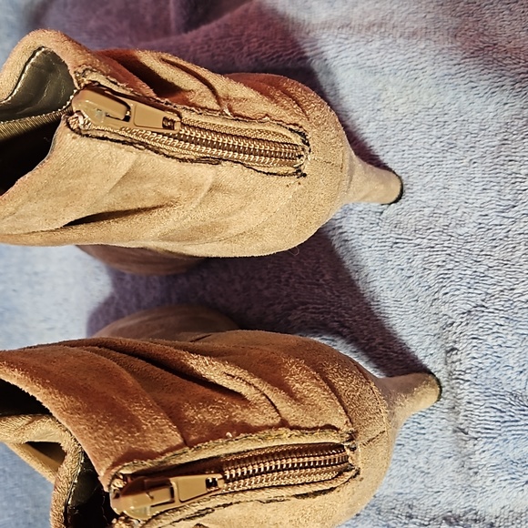 Francesca's Collections Tan Heeled Boots - Picture 4 of 5